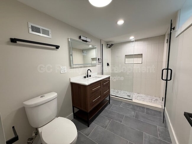 Building Photo - 465 Alexander Blvd