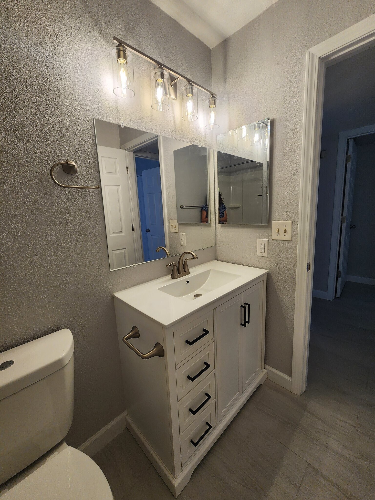 Building Photo - 143 S Doran