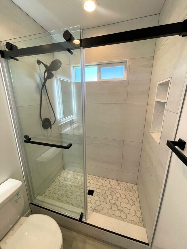 Building Photo - Beautiful, Tree-Lined Street in Residential Neighborhood. Remodeled, with AC, Personal Washer/Dryer