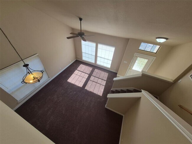 Building Photo - 8800 Hazelhurst Dr