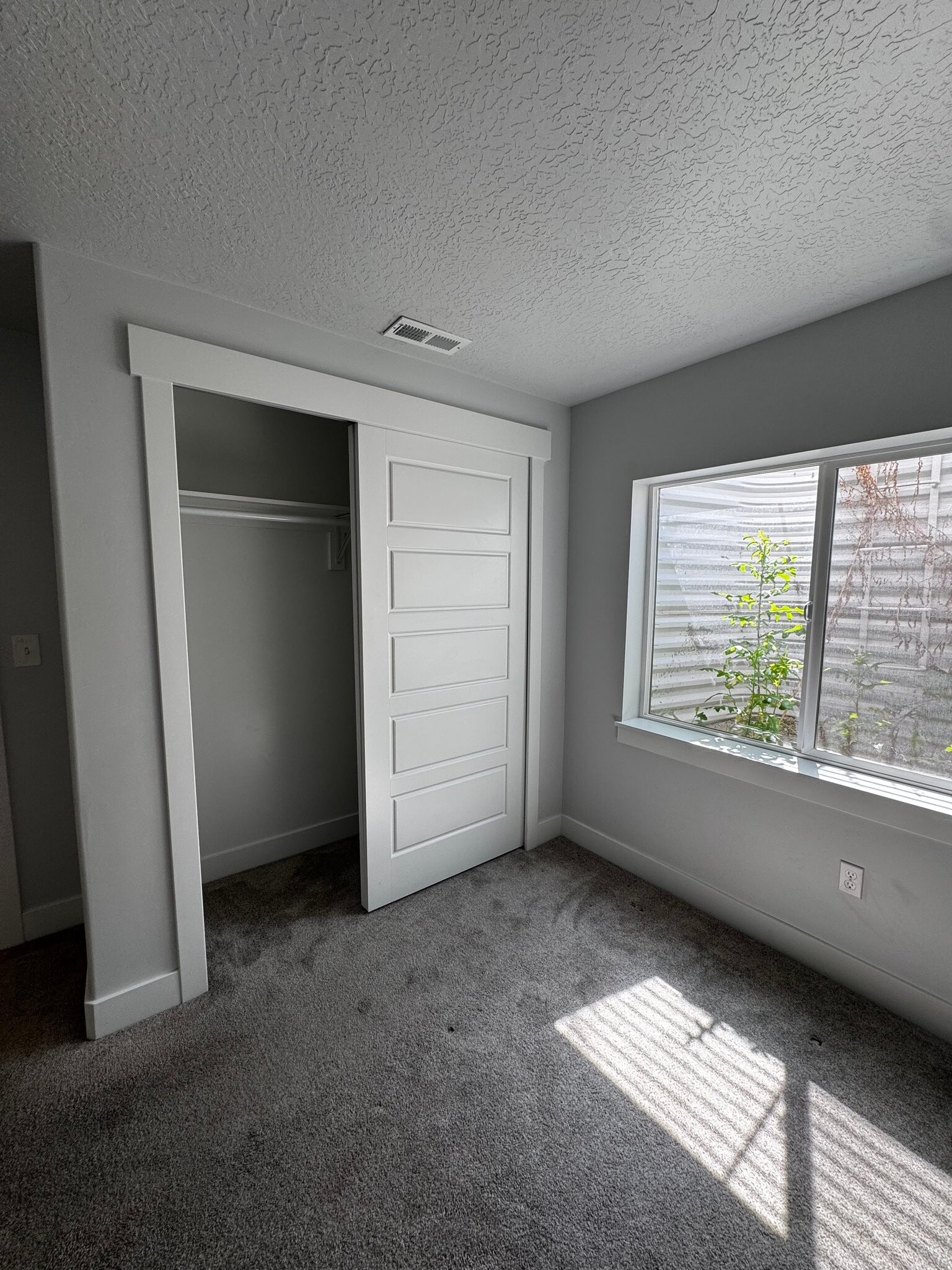 Building Photo - 1484 N Sage Dr