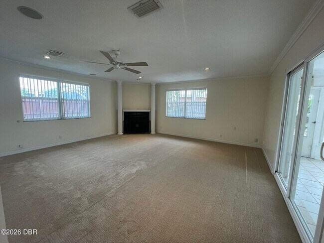 Building Photo - 135 Kent Dr