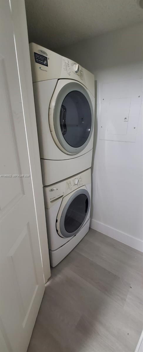 Building Photo - 9999 Summerbreeze Dr