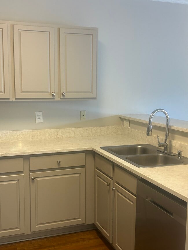 Building Photo - 282 Azalea Cir