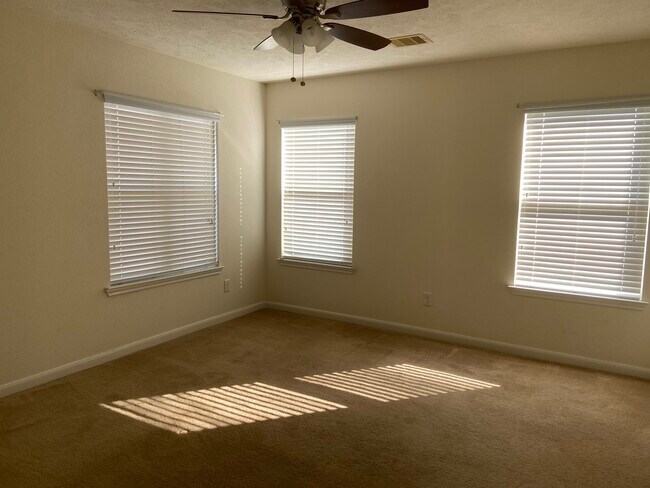 Building Photo - 16219 Peach Bluff Ln