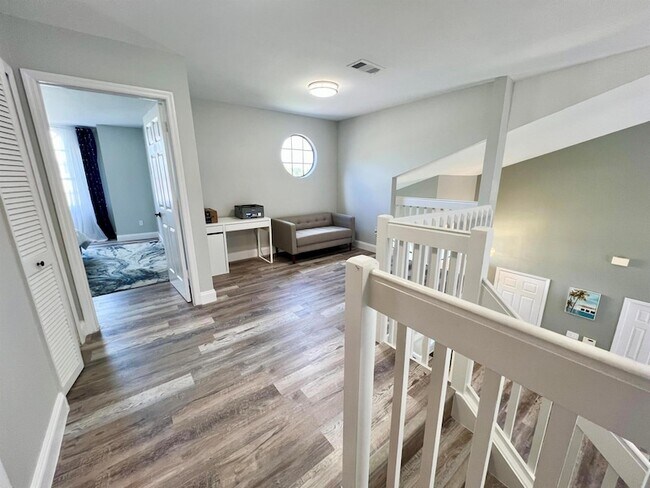 Building Photo - 12989 Meadowbreeze Dr
