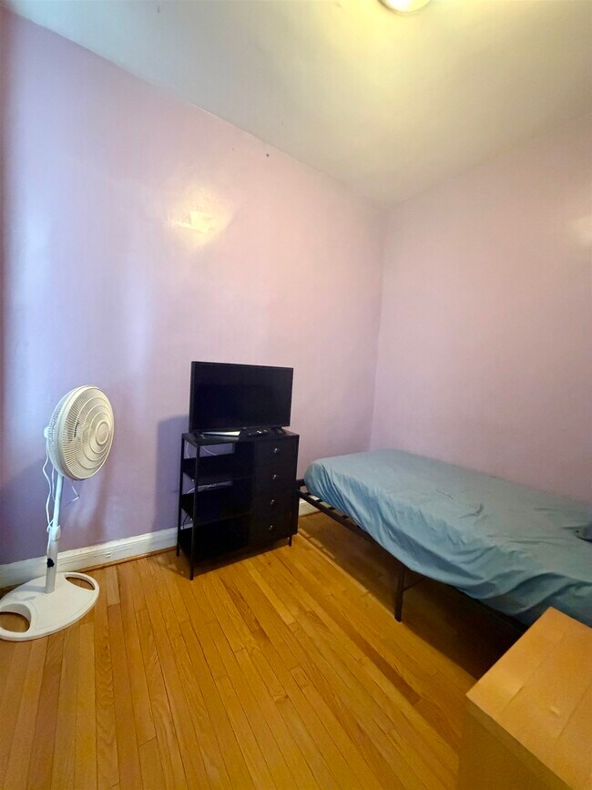 Building Photo - 206 Hancock Ave