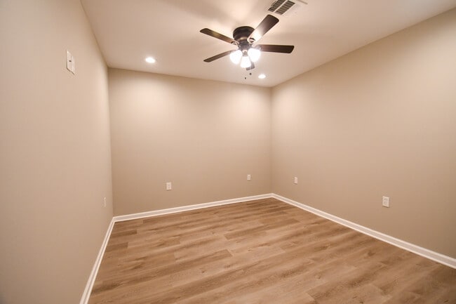Building Photo - 385 Bayou Dularge Rd