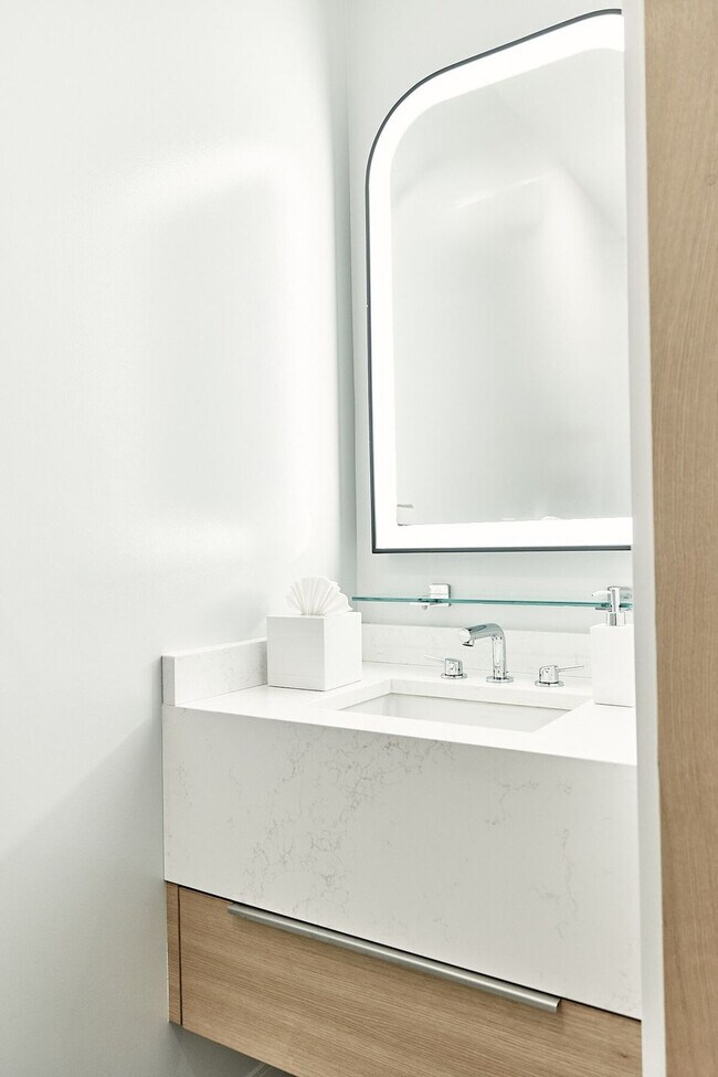 Building Photo - 121 Middle St