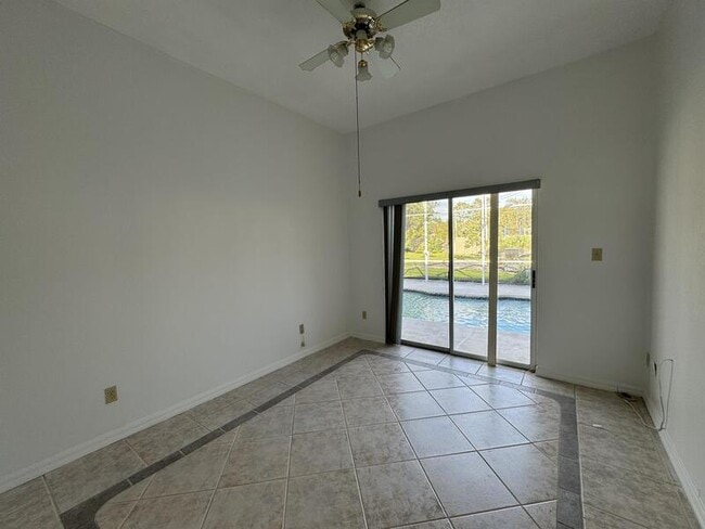 Building Photo - 664 Wyckliffe Pl