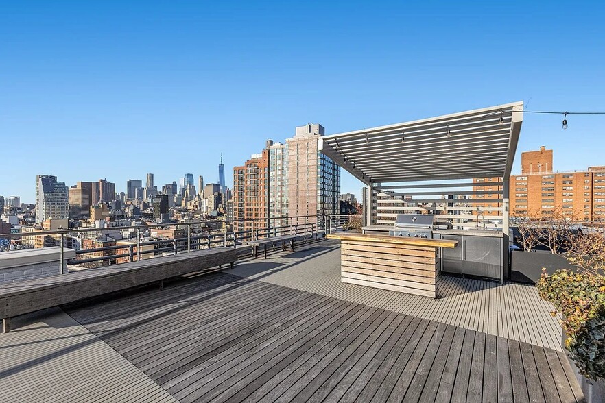 Building Photo - 250 E Houston St