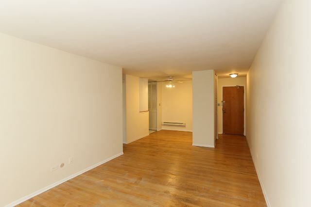 Building Photo - 675 W Wrightwood Ave