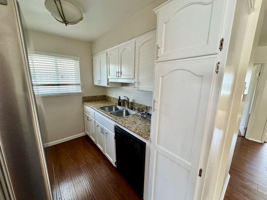 Building Photo - 4638 Via Vista Cir