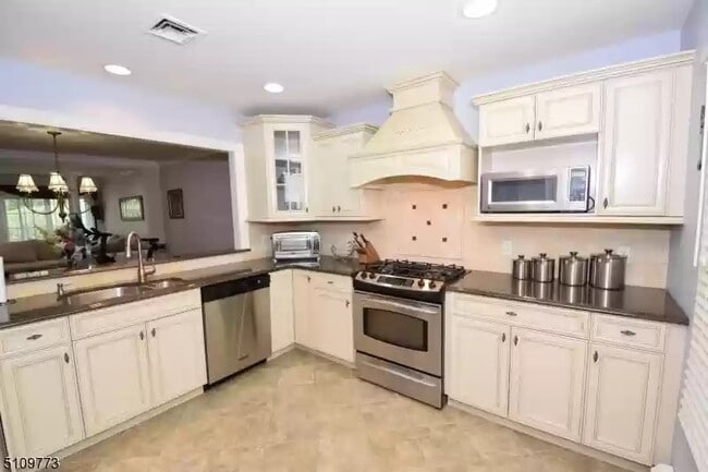 Building Photo - 24 Stryker Ct