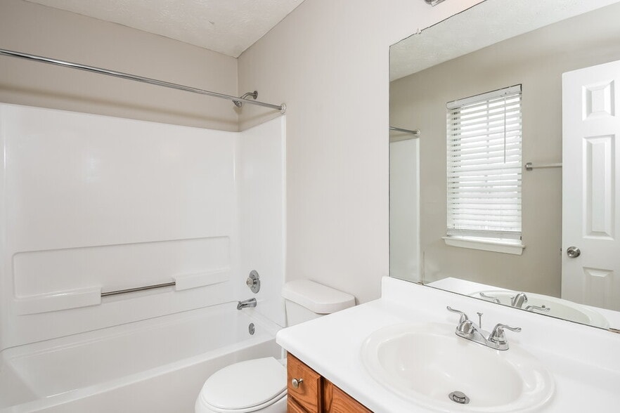 Building Photo - 1683 Barrington Overlook