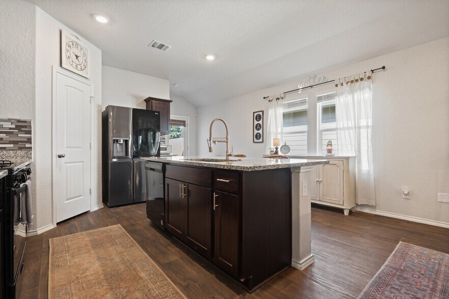 Building Photo - 140 Skipping Stone Ln