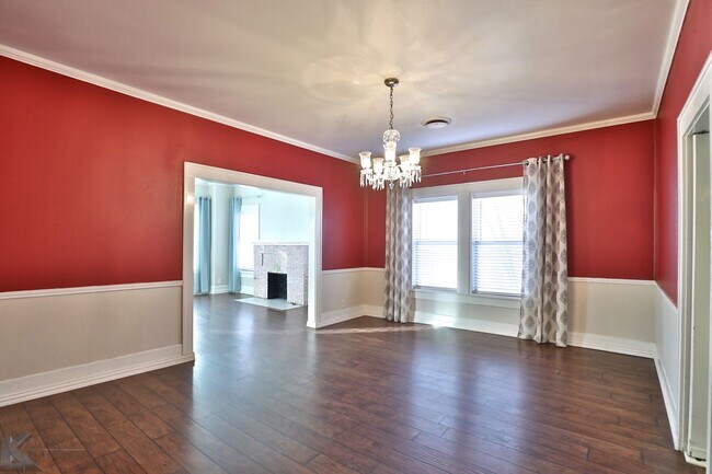 Building Photo - Cottage in the heart of Abilene!