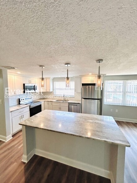 Building Photo - 1649 Dartmouth Dr