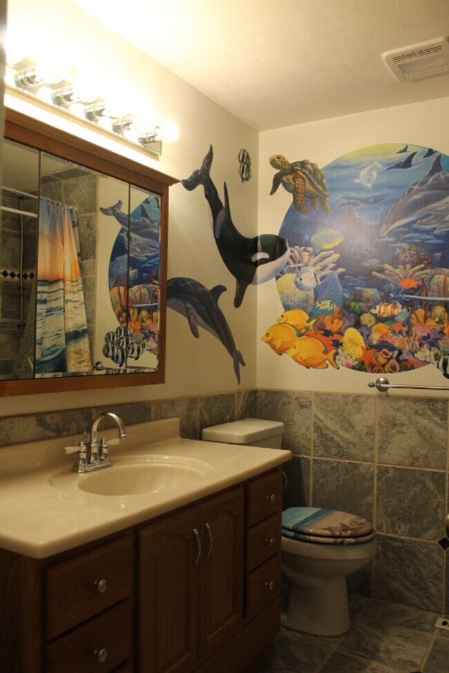 Building Photo - Columbine Hills - 3 BR/2 1/2 BA Home!