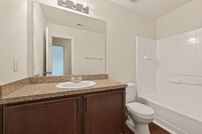 Building Photo - 726 Horseshoe Springs Ln