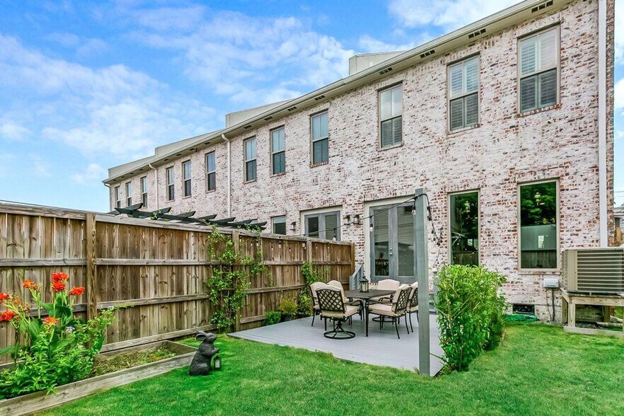 Building Photo - 1512 Baronne St