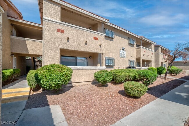 Building Photo - 7200 W Pirates Cove Rd