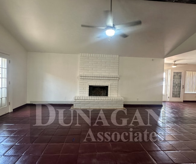 Building Photo - !! PRICE REDUCED!!   Call us today to sche...