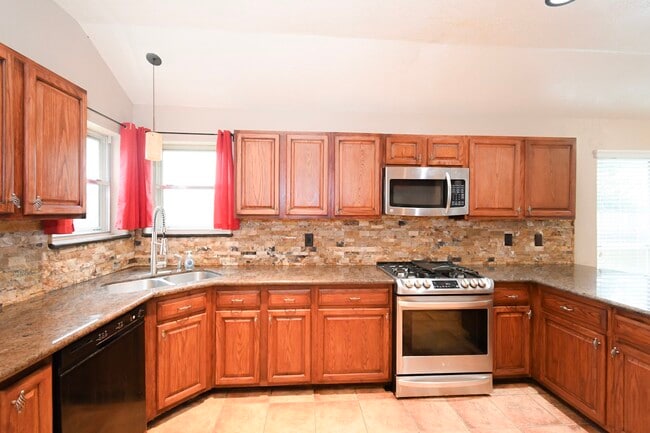 Building Photo - 16302 Ash Point Ln