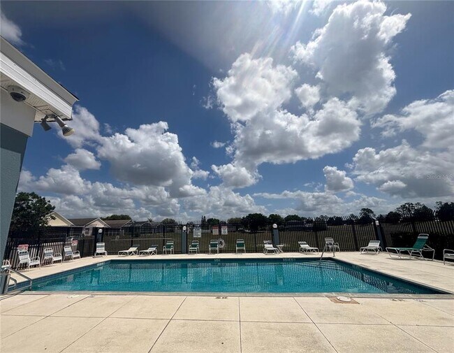 Building Photo - 325 Piano Ln