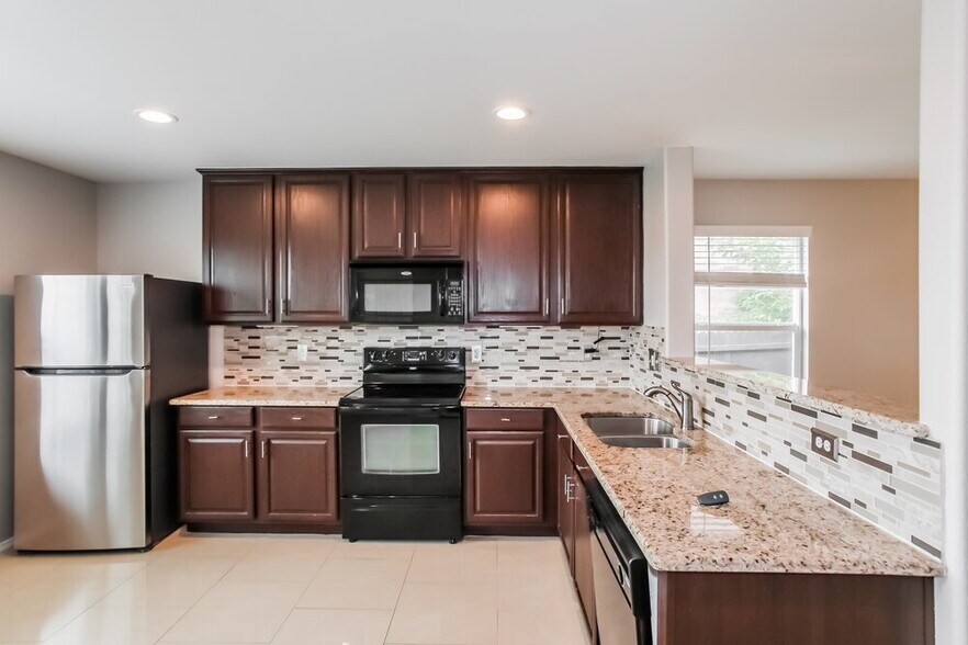 Building Photo - 2005 Burnside Dr