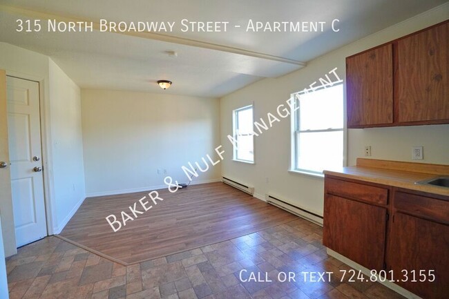 Building Photo - 315 N Broadway St