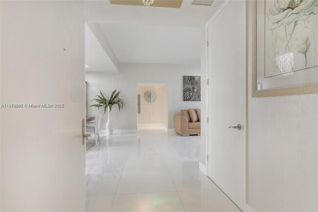 Building Photo - 15811 Collins Ave