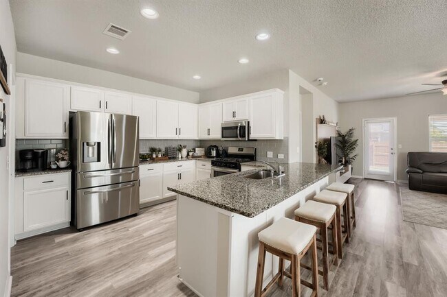 Building Photo - 141 Marienfeld Ln
