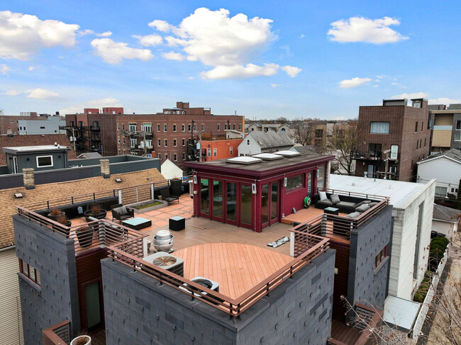 Building Photo - 1856 N Fairfield Ave
