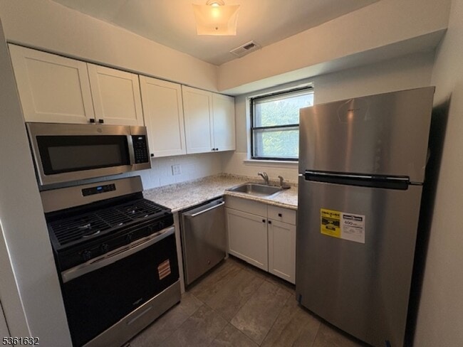 Building Photo - 904 Yorkshire Dr