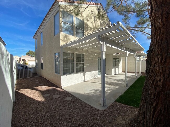 Building Photo - Stunning & REMODELED! 2-Story, 3Bedroom an...