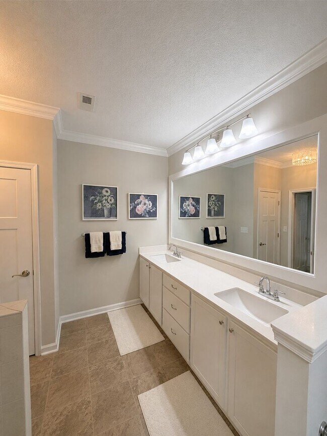 Building Photo - Marketing title- 4 bedroom/ 3 bathrooms- The Promenade at John Tyler