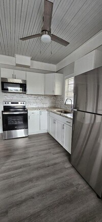 Building Photo - 101 S Moss St