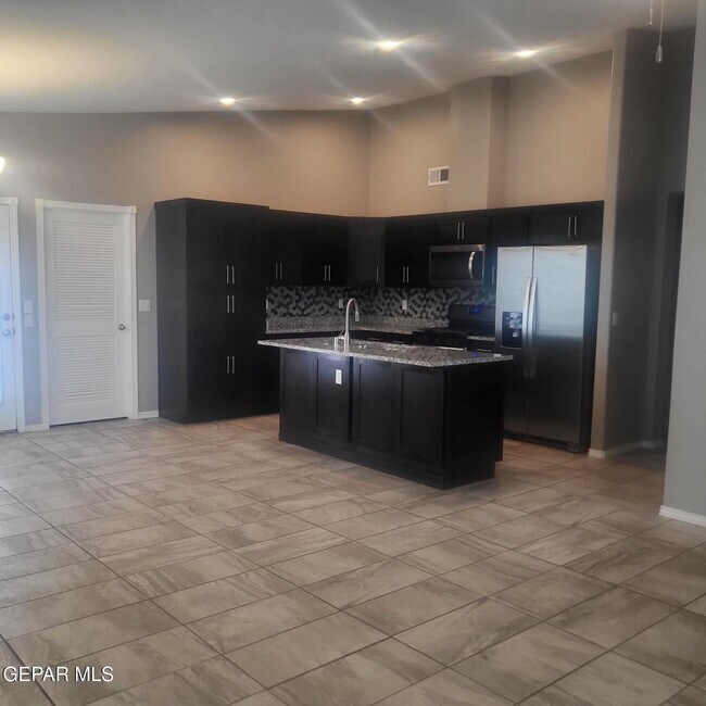 Building Photo - 14901 Tierra Isaiah Ave