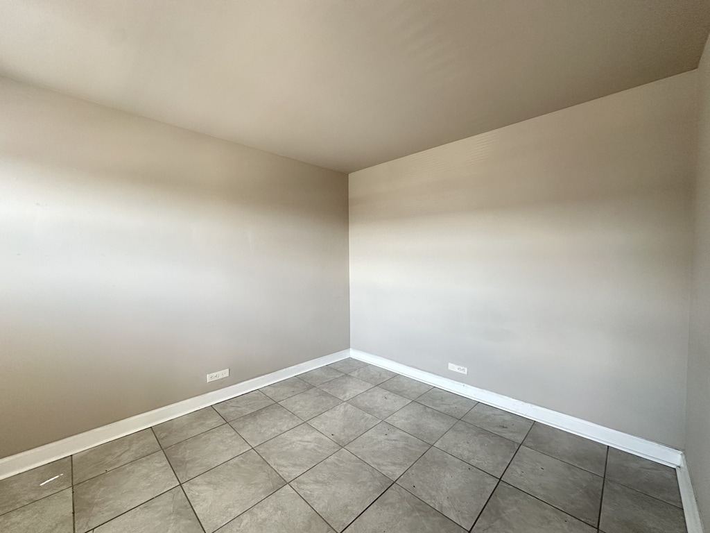 Building Photo - 9610 Ivanhoe Ave