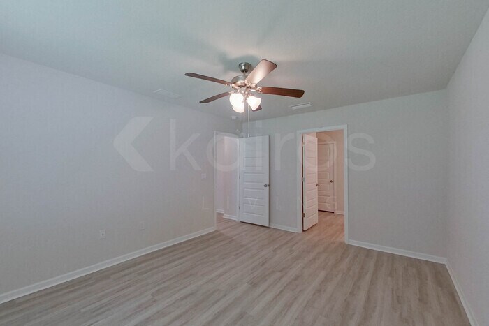 Building Photo - 393 Monarch Ln