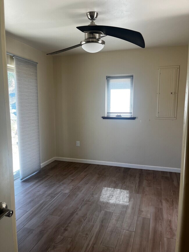 Building Photo - 40642 Sierra Dr