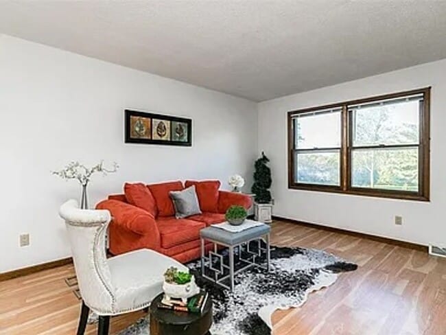 Building Photo - Beautiful Condo Close to University of Iowa