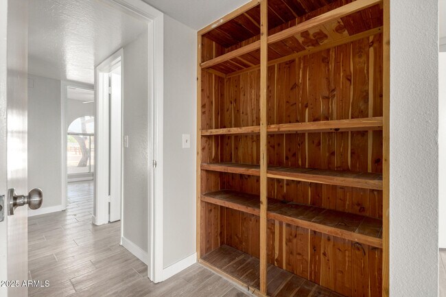 Building Photo - 4001 W Libby St