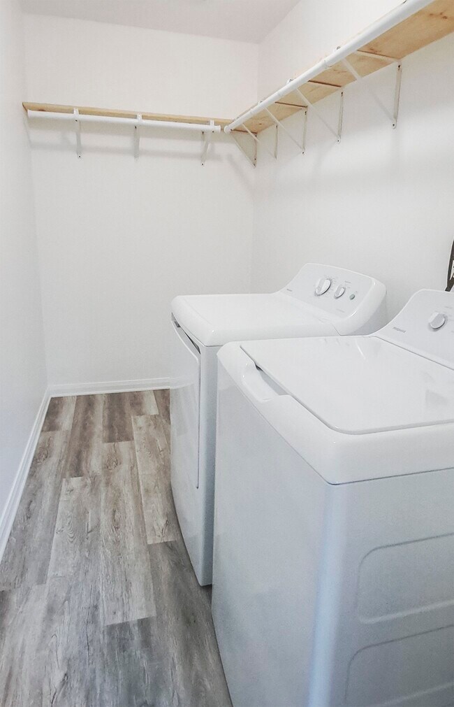 Building Photo - 605 Orangewood Dr