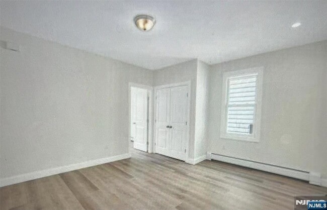 Building Photo - 453 Banta Ave