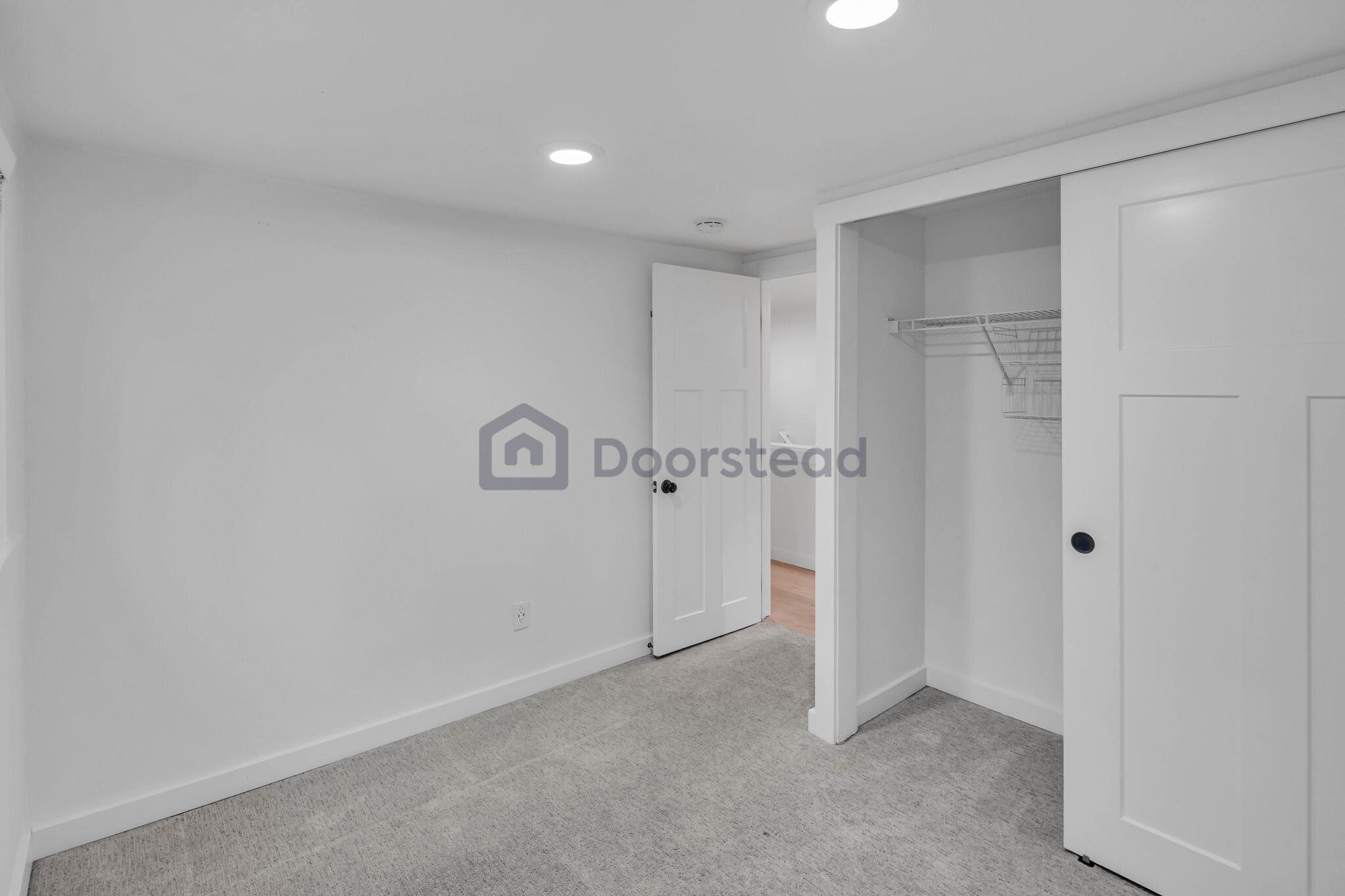 Building Photo - 924 24th Ave S