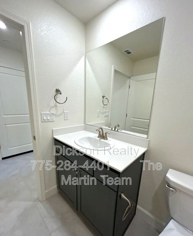 Building Photo - 904 Cascade Range Dr