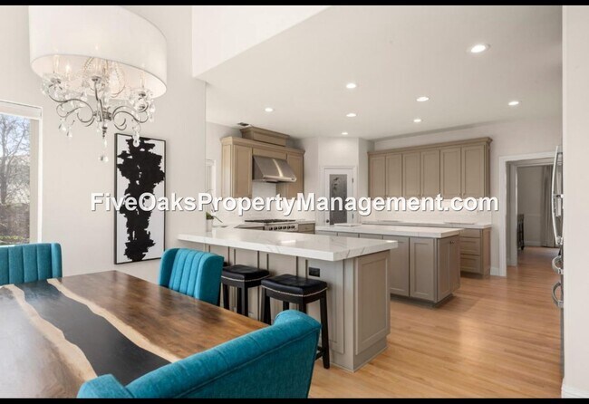 Building Photo - 5185 Mertola Dr