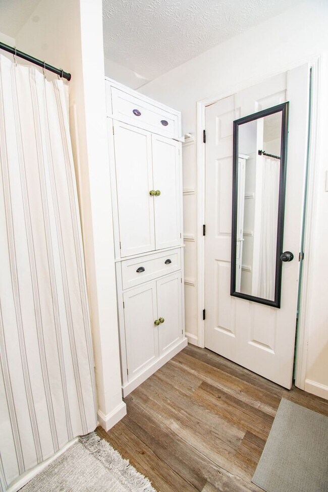 Building Photo - Coming Soon! 4 Bedroom 2 Bathroom Home: Pets Okay!